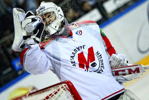 Le MEILLEUR GARDIEN AU MONDE avec les Islanders....dans la KHL...