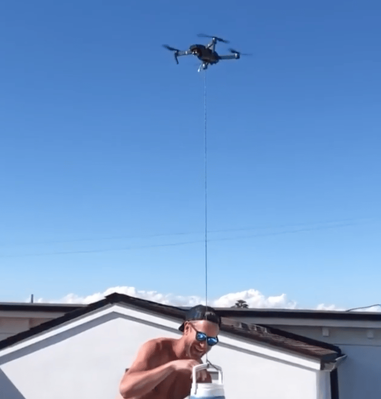 HAHA...Jeff Carter reçoit une livraison par drone...