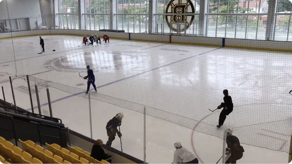 Jack Eichel sur la glace des Bruins !!!