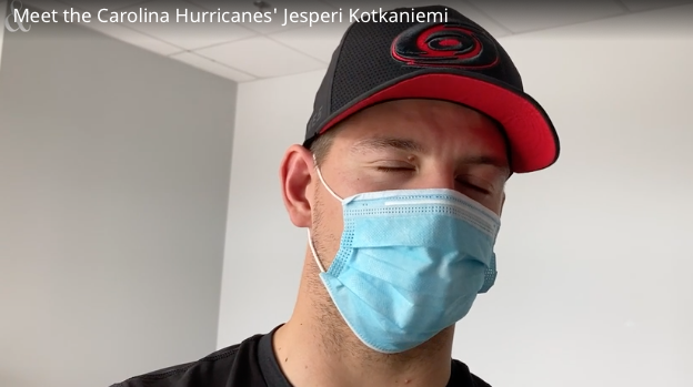 Vidéo: Jesperi Kotkaniemi s'est déjà entraîné en Caroline...