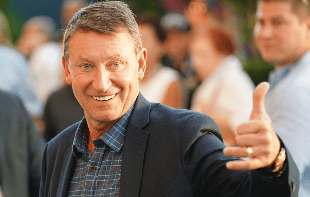 Wayne Gretzky poursuivi pour $10M pour avoir mâché de la gomme