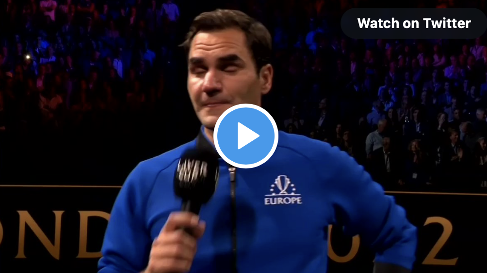 VIDEO: Roger Federer fond en LARMES