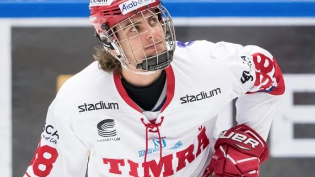 À 18 ans, centre du 2e trio, dans une ligue d'hommes...