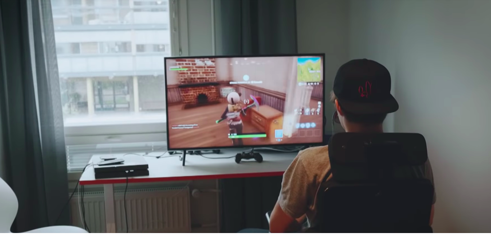 ADDICTION aux jeux vidéo: comme Nikita Scherbak....