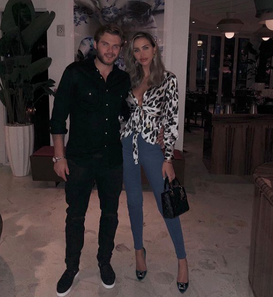 Alex Galchenyuk, nous présente sa nouvelle blonde !!!