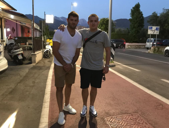 Alex Radulov se fait MANGER par les fans du CH lorsqu'il PUBLIE une photo de lui en Italie...