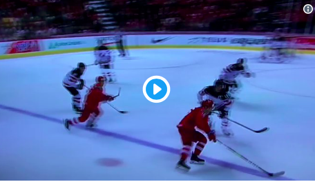 Alex Romanov qui ÉCLIPSE Nick Suzuki et Josh Brook..