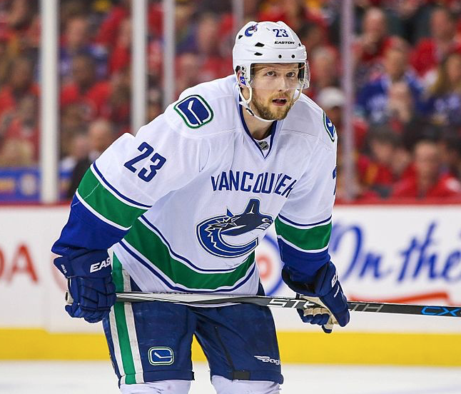 Alexander Edler restera un membre des Canucks...