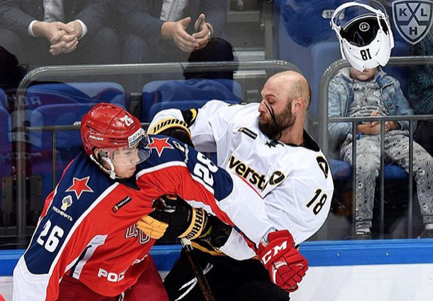 Alexander Romanov est un tueur...