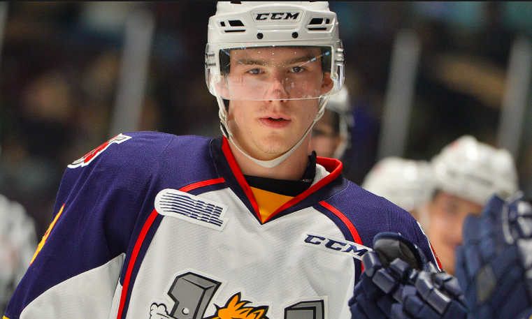 Andrei Svechnikov pense encore que Chucky est un centre..HAHA!!!!