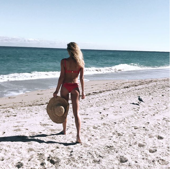 Anna Galchenyuk s'est fait REFAIRE les BOULES...mais son CUL est 100% NATUREL...
