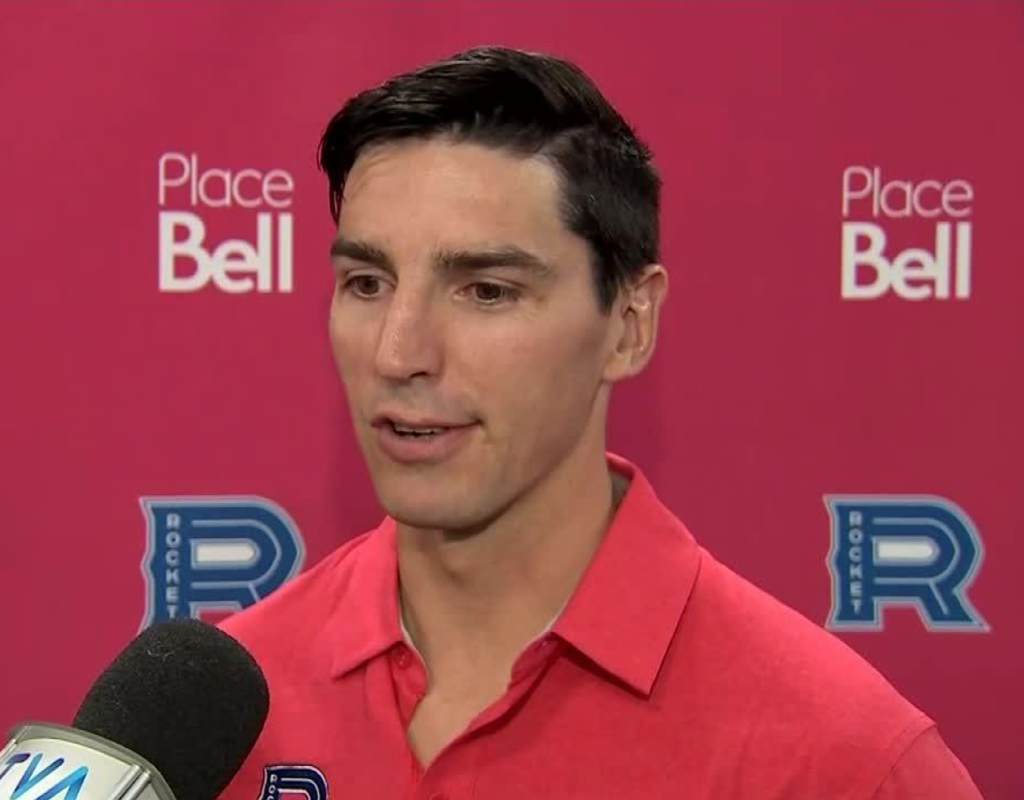 Au moins, Alex Burrows, sait qu'il va avoir l'air d'un perdu...