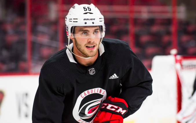 Au tour de Ray Ferraro d'envoyer Brett Pesce à Toronto..
