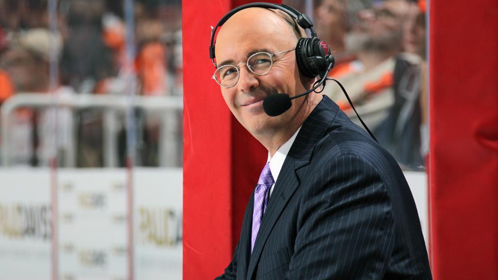 AYOYE...Pierre McGuire, qui lance des fleurs à Marc Bergevin...