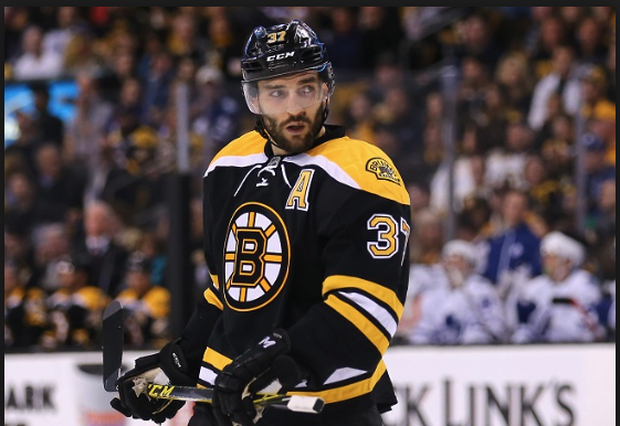 Brad Marchand essaie d'aider son CHUMMÉ dans la course au HART...