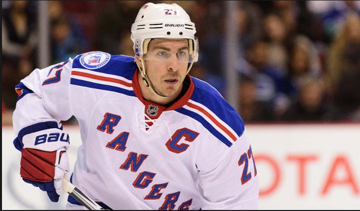 Brady Skjei ou Ryan McDonagh?