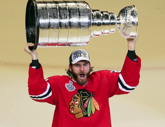 Brandon Saad manquait tellement à Toews et Kane....