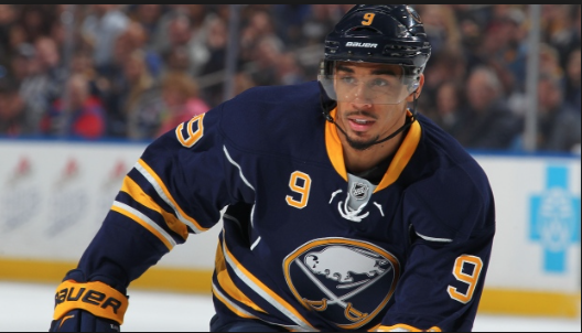 Ça CHAUFFE entre les Flames et les Sabres!!!