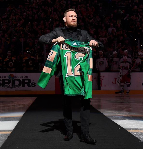Ça prend BEN les Bruins, pour inviter cette VIDANGE là...