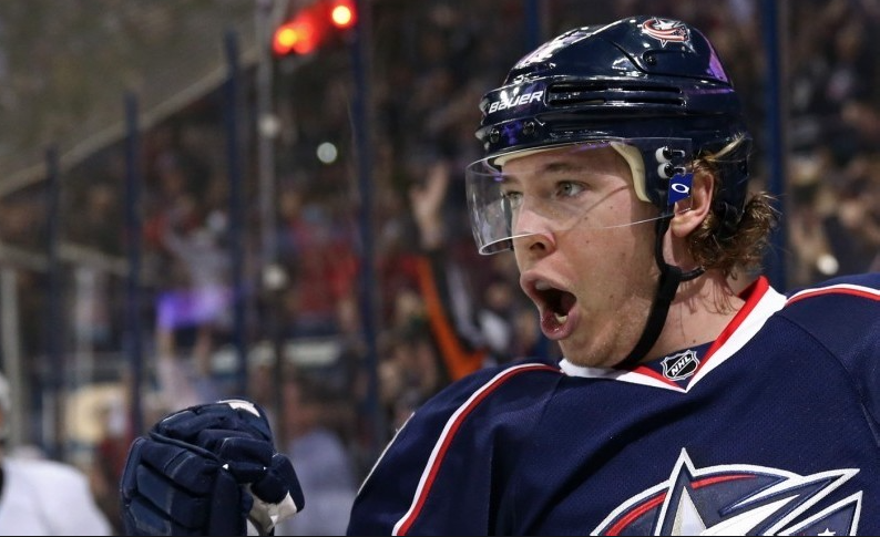 Cam Atkinson n'a pas accepté d'être envoyé dans les gradins...