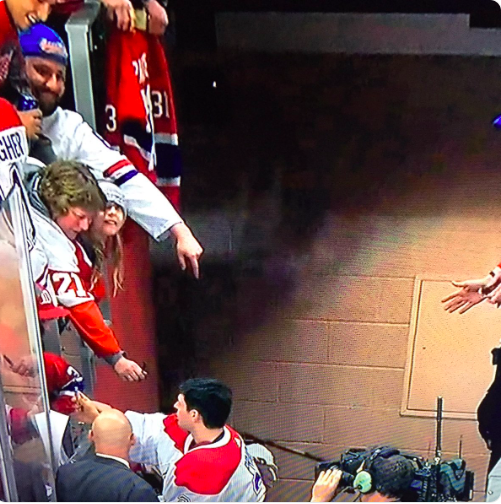 Carey Price qui signe des autographes à Détroit....alors qu'à Montréal...