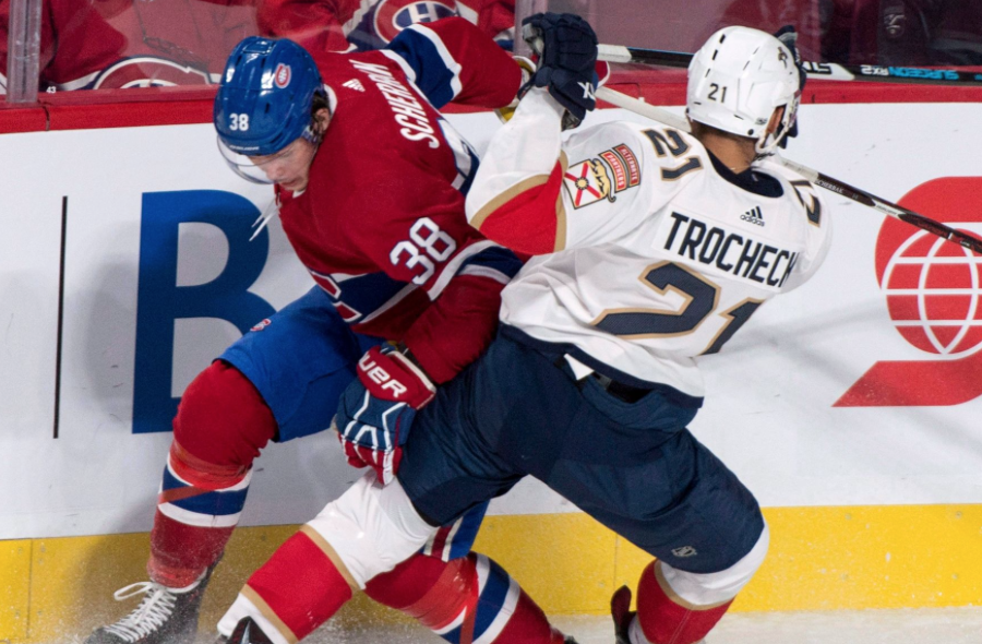 C'est rendu que Claude Julien... Lance des fleurs à Trevor Timmins..