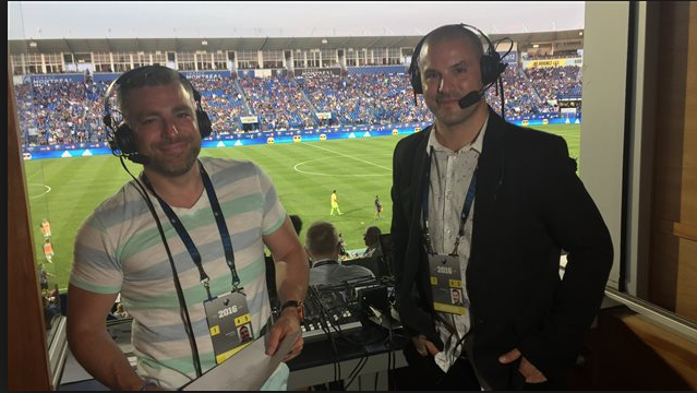 C'est rendu que les journalistes du 98,5 Sports...SACRENT en direct...
