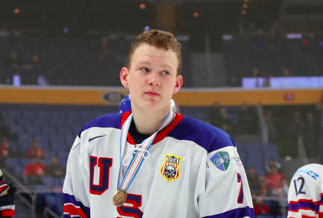 Ceux qui envoient Brady Tkachuk à Montréal..Sont dans le champ..