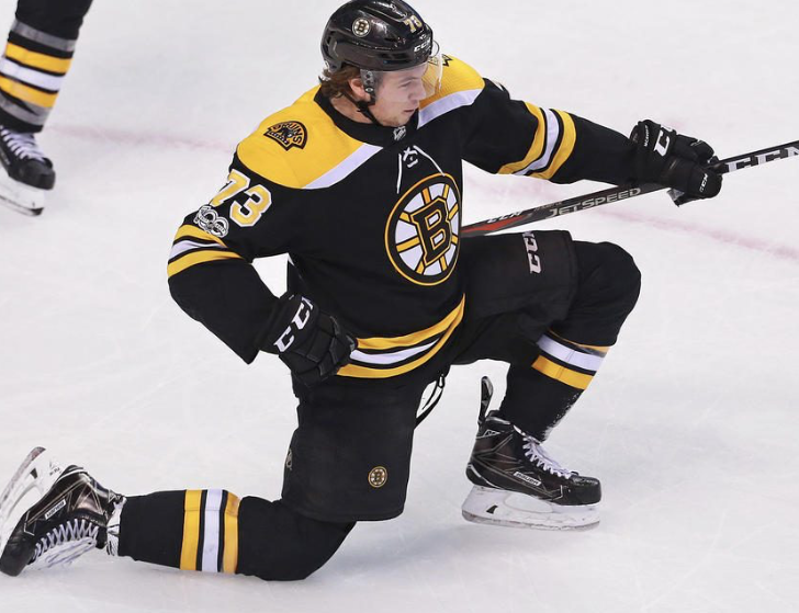 Charlie McAvoy sera un Bruins pour très longtemps...