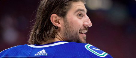 Chris Tanev intéresse toujours Marc Bergevin....