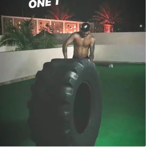 Chucky s'entraîne comme un MALADE à Miami...