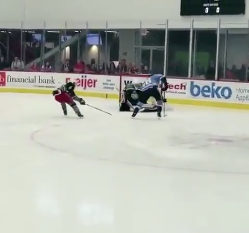 Comment humilier un gardien...Par Patrick Kane...