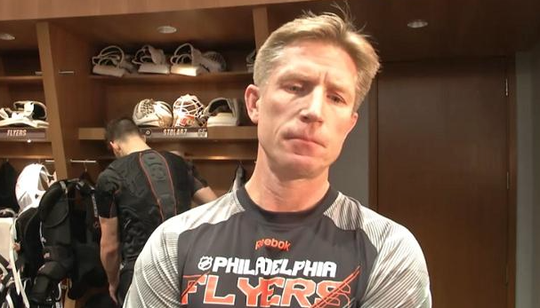 Dave Hakstol pourrait être congédié dans les prochaines heures selon les médias de Philadelphie...