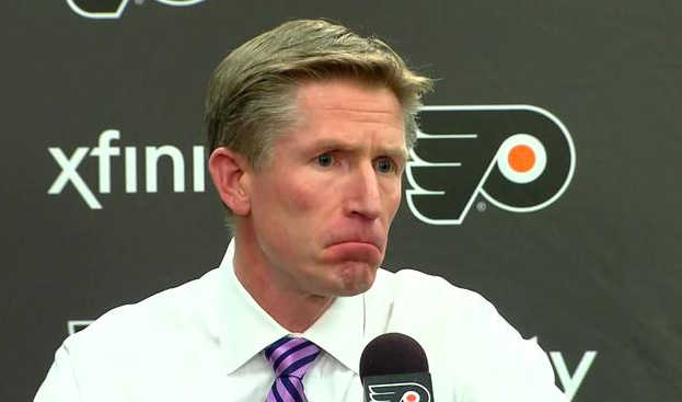 Dave Hakstol sur le bord de la porte...Son sort lié à Joel Quenneville....