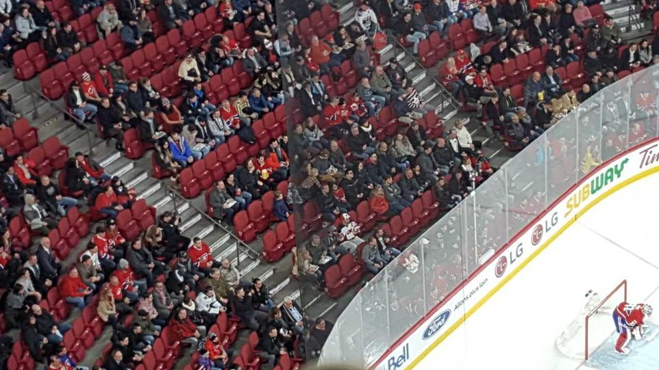 Des MILLIERS de SIÈGES VIDES...Carey Price qui se CAL...des amateurs..