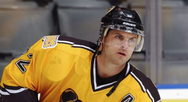 Don Sweeney a-t-il fait par EXPRÈS de chuchoter la rumeur PASTRNAK à Brian Lawton...
