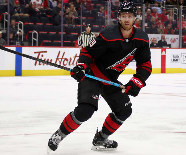 Dougie Hamilton est un paquet de trouble...