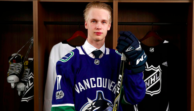 Elias Pettersson comparé Wayne Gretzky par un journaliste...