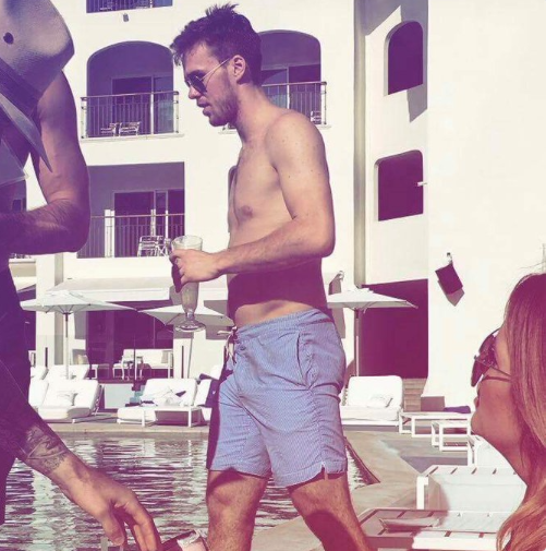  Elle est où ta SHAPE de PLAGE Connor?????