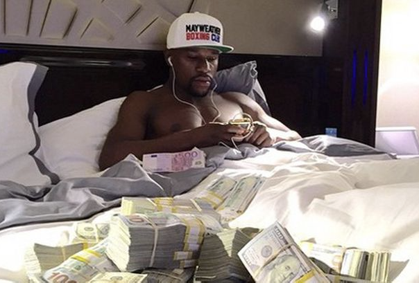 En 30 secondes...Floyd Mayweather a fait PLUS que Max Pacioretty dans toute l'année..