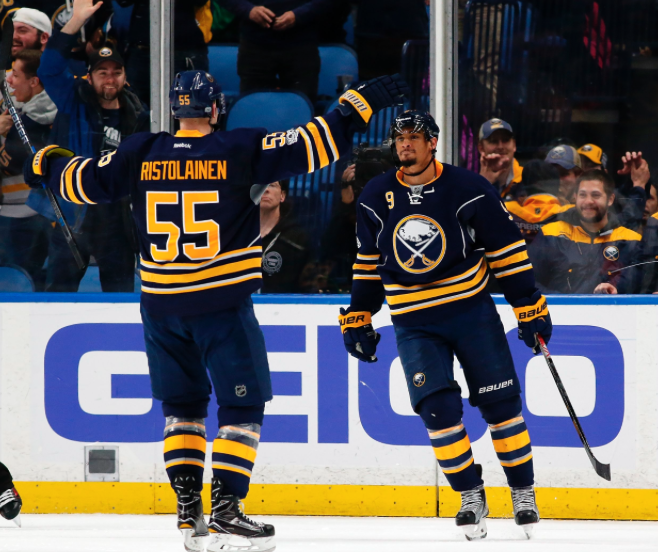  Entre Evander Kane et Wayne Simmonds à Montréal...