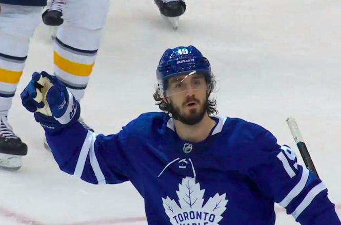 Entre Nic Petan et Jordan Weal...