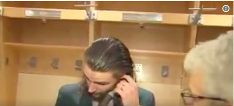Erik Karlsson CRACHE sur les journalistes de Toronto..