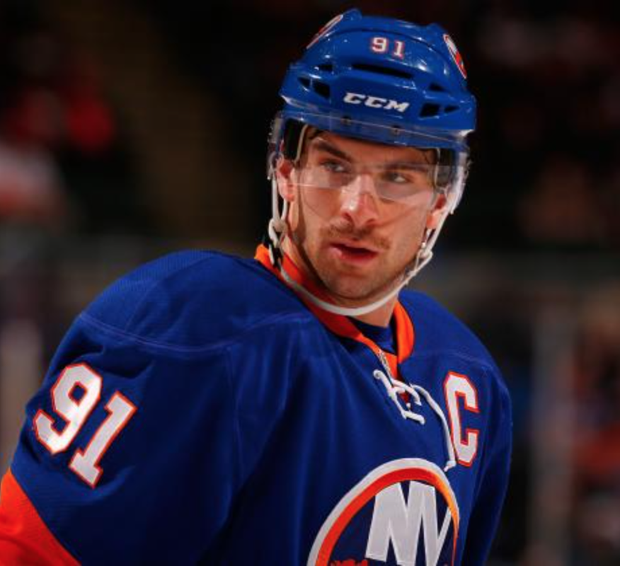 Est-ce que John Tavares va continuer de jouer pour une équipe pas d'aréna...