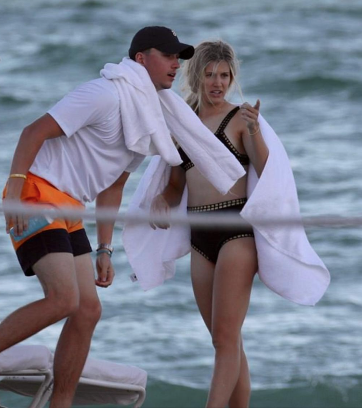 Eugénie Bouchard continue de TROMPER Jordan Caron à TOUR DE BRAS!!!!!