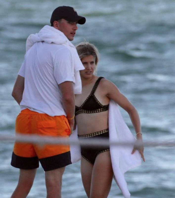 Eugénie Bouchard continue de TROMPER Jordan Caron à TOUR DE BRAS!!!!!