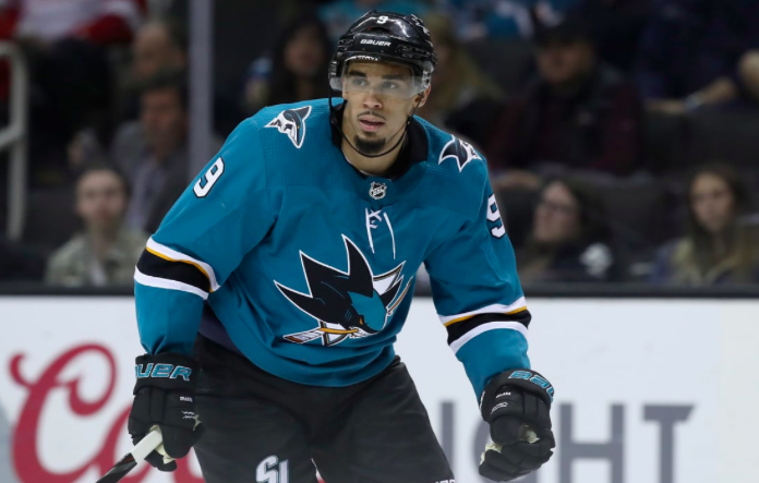 Evander Kane a mis une femme ENCEINTE 3 fois..