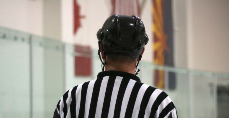EXCLUSIF: L'ARBITRE FRAPPÉ au VISAGE MENT.