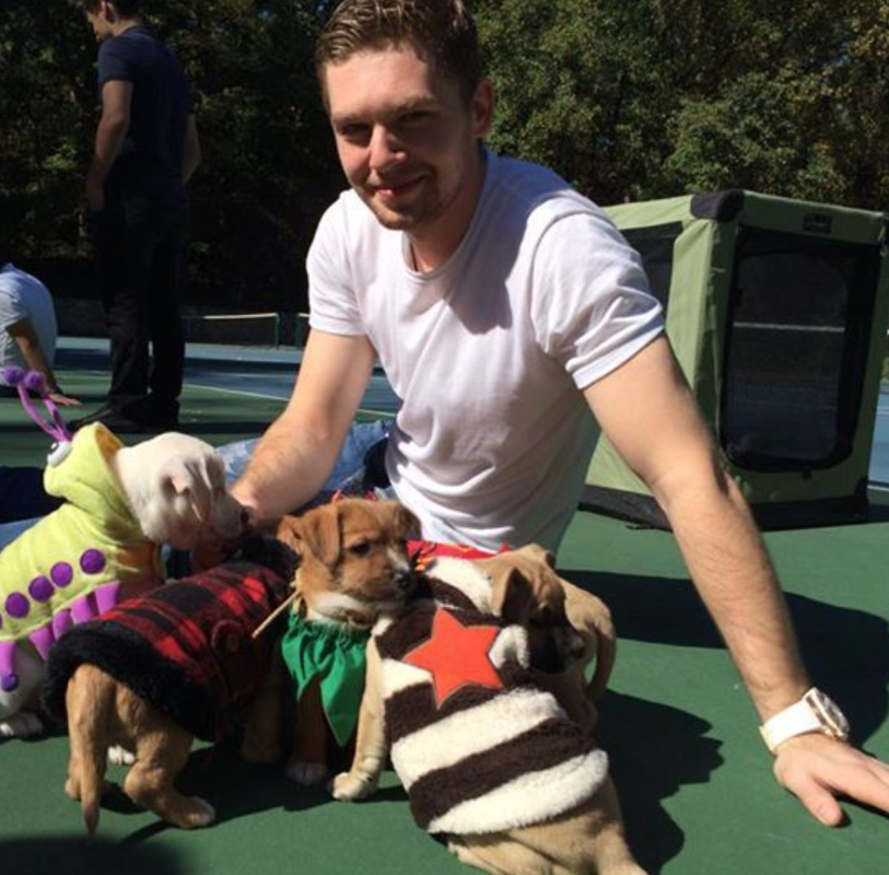 Faudrait que Evgeny Kuznetsov arrête de prendre un coup...
