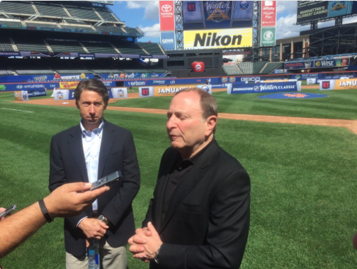  Gary Bettman SHAKAIT en TA encore aujourd'hui pour le dévoilement de la WINTER CLASSIC.